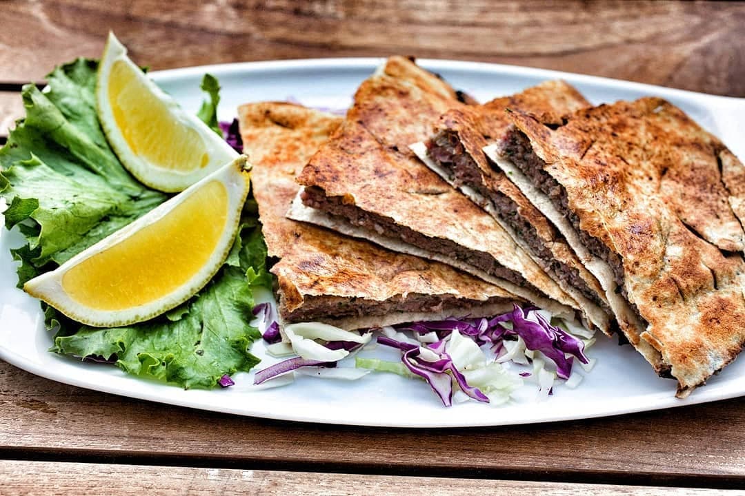 Arayes Kafta (Pan de Pita Libanés Relleno de Carne)